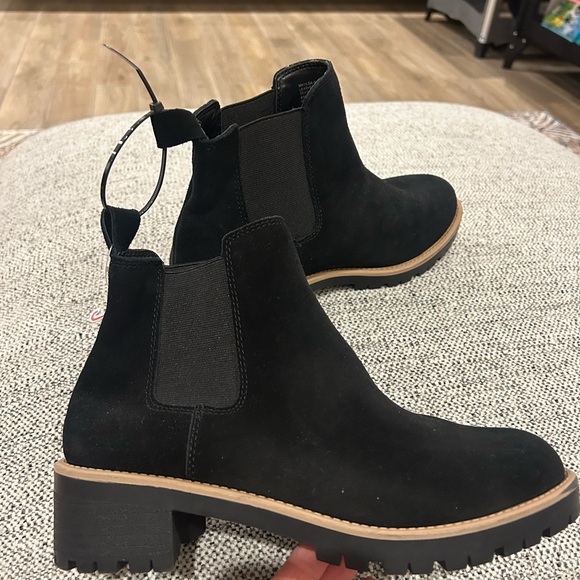 BLONDO Matilda Waterproof Lug Sole Chelsea Boots Black size 10 New - Picture 2 of 7